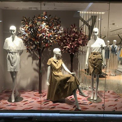Golden Tree Window Display Theme
